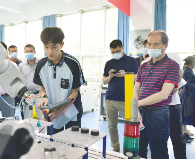 资源上的简略叠加更是对工作教育展开新形式的继续探索 资源上的简略叠加更是对工作教育展开新形式的继续探索