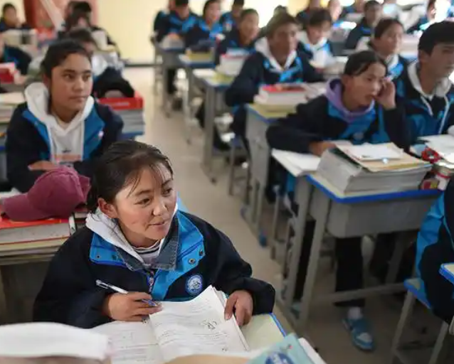 不同学段的特色设计出既契合学生认知又激起其爱好的教育内容 不同学段的特色设计出既契合学生认知又激起其爱好的教育内容