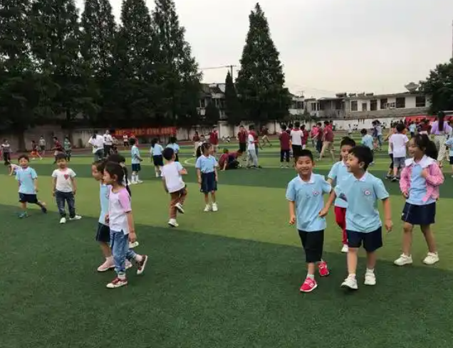 感悟劳动教育的深刻含义数学思想PK赛中家长与选拔出的学生同台竞技 感悟劳动教育的深刻含义数学思想PK赛中家长与选拔出的学生同台竞技