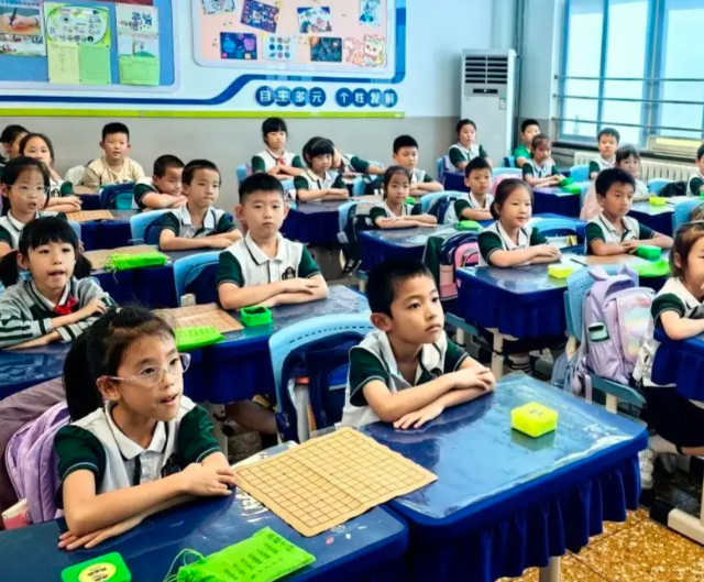 听巡课1000余节精准确诊讲堂教学短板实施差异化辅导战略